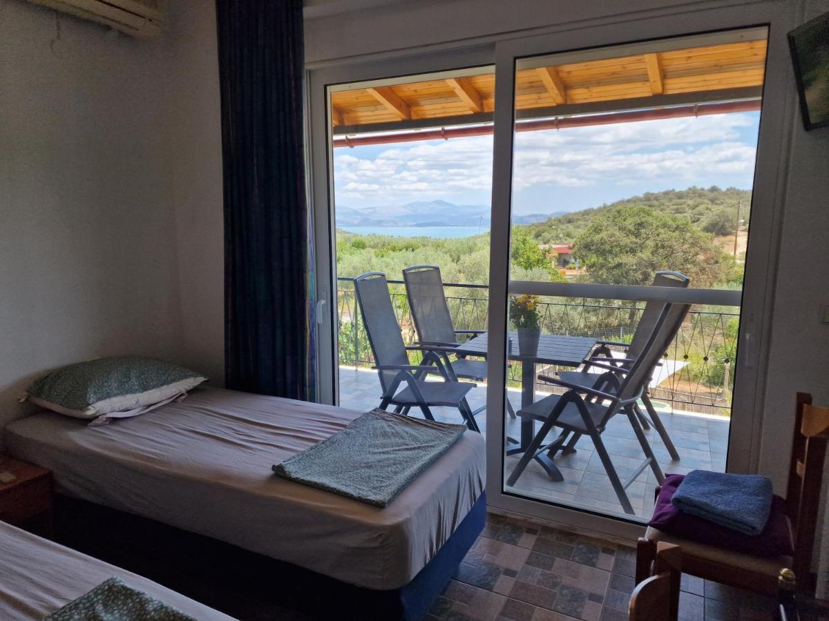 Grieks Vakantiehuis To Kalokairi Kougaíika Exterior foto