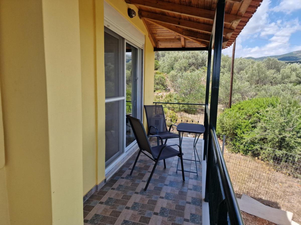 Grieks Vakantiehuis To Kalokairi Kougaíika Exterior foto