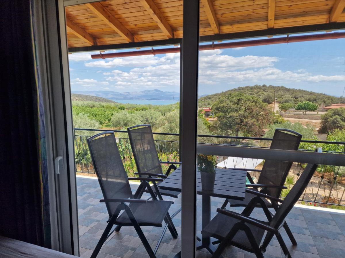 Grieks Vakantiehuis To Kalokairi Kougaíika Exterior foto
